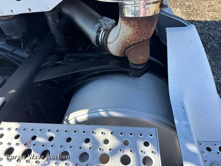 image for item EG1797 2002 Freightliner Century Class semi truck