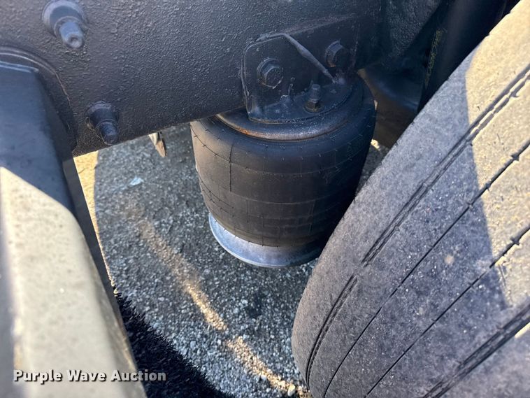 image for item EG1797 2002 Freightliner Century Class semi truck