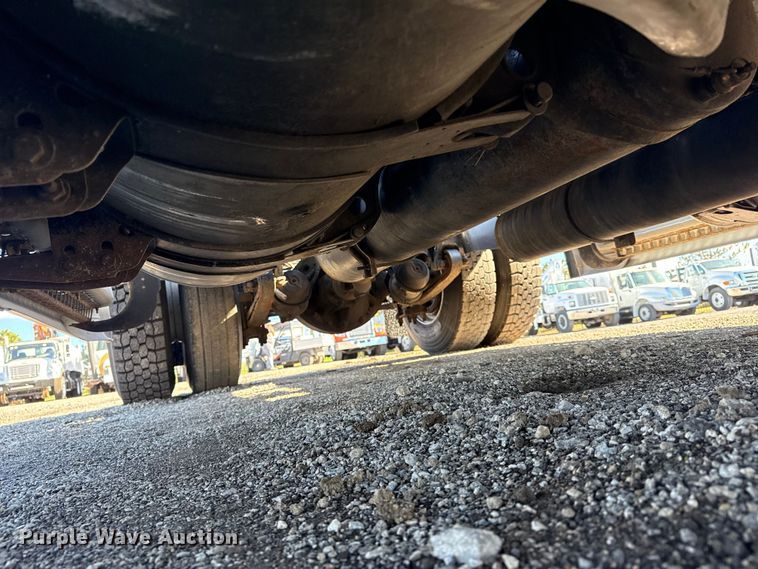 image for item EG1797 2002 Freightliner Century Class semi truck