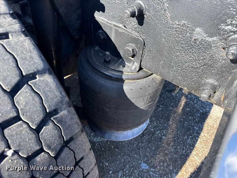 image for item EG1797 2002 Freightliner Century Class semi truck