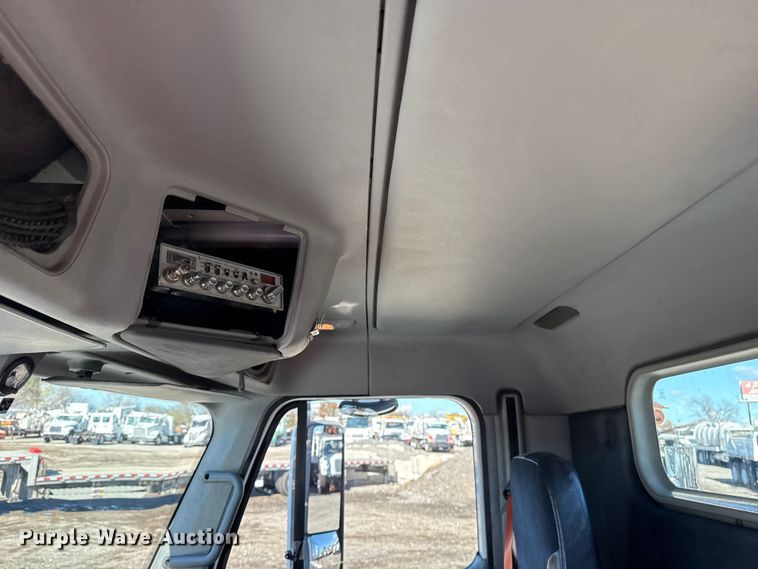 image for item EG1797 2002 Freightliner Century Class semi truck