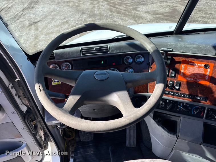 image for item EG1797 2002 Freightliner Century Class semi truck