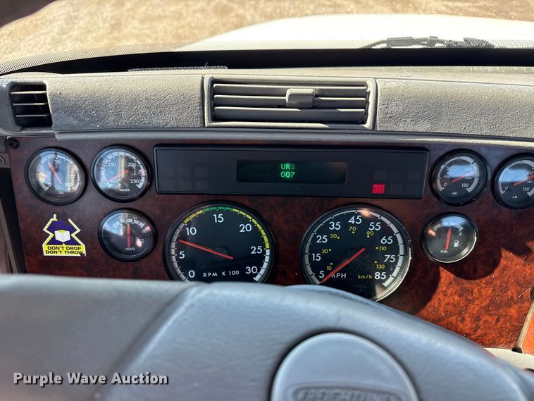 image for item EG1797 2002 Freightliner Century Class semi truck