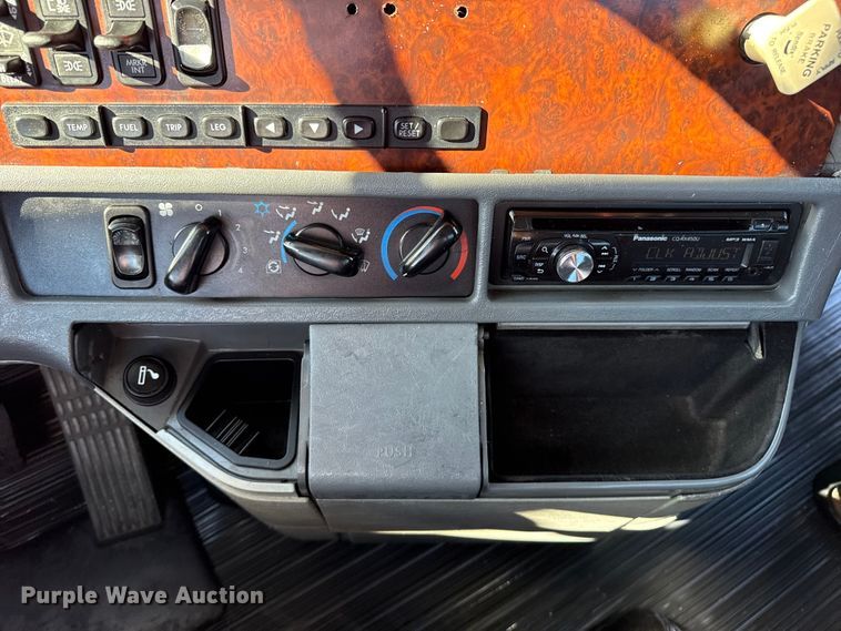 image for item EG1797 2002 Freightliner Century Class semi truck