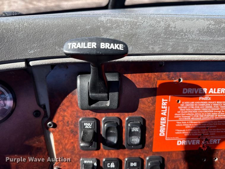 image for item EG1797 2002 Freightliner Century Class semi truck