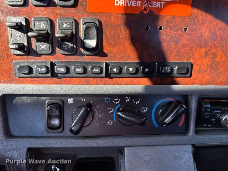 image for item EG1797 2002 Freightliner Century Class semi truck