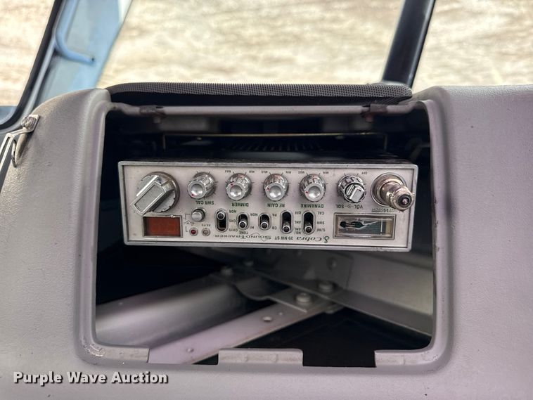 image for item EG1797 2002 Freightliner Century Class semi truck