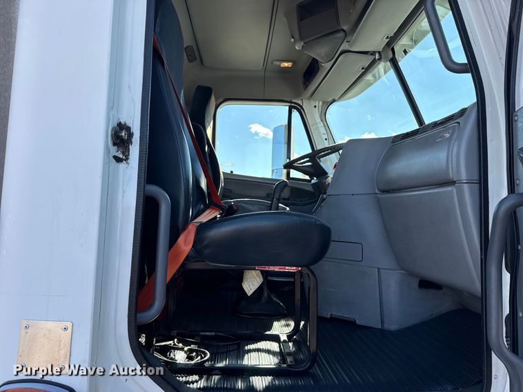 image for item EG1797 2002 Freightliner Century Class semi truck