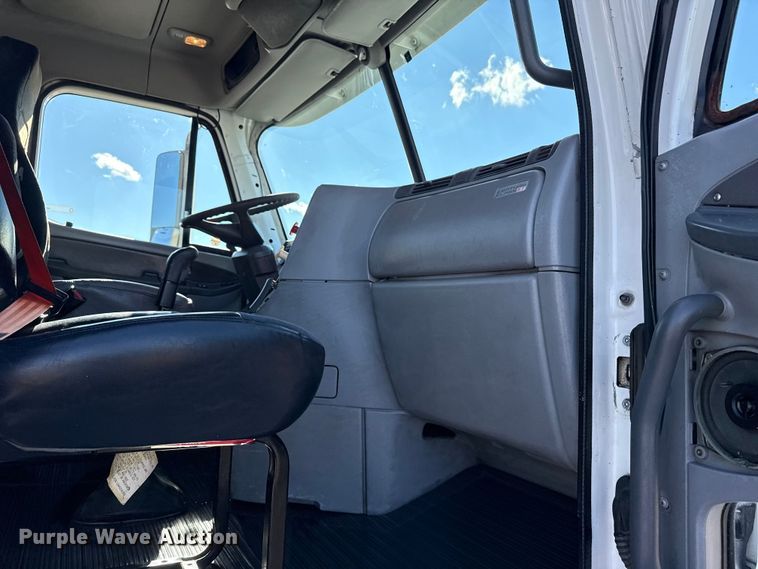 image for item EG1797 2002 Freightliner Century Class semi truck