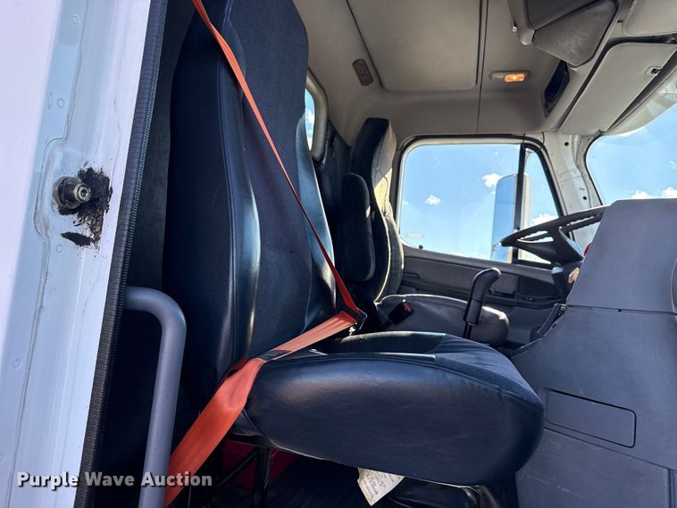 image for item EG1797 2002 Freightliner Century Class semi truck