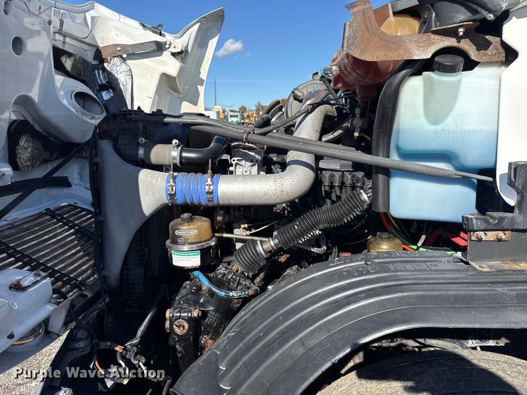 image for item EG1797 2002 Freightliner Century Class semi truck