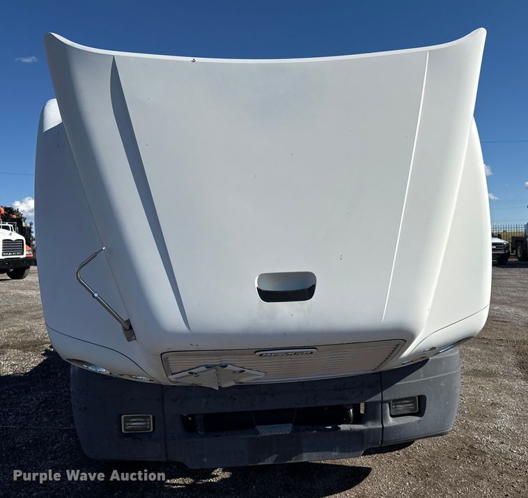 image for item EG1797 2002 Freightliner Century Class semi truck