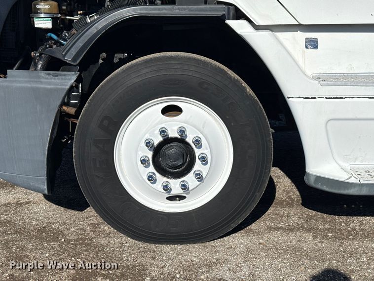 image for item EG1797 2002 Freightliner Century Class semi truck