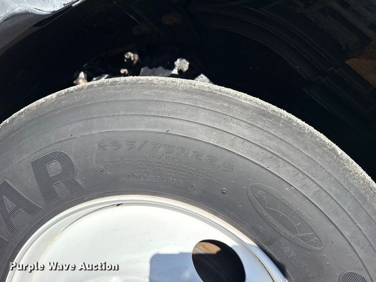 image for item EG1797 2002 Freightliner Century Class semi truck