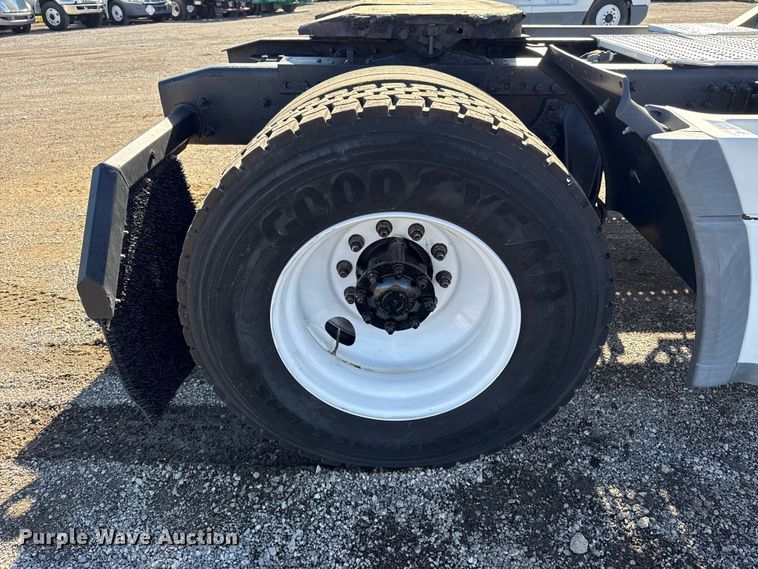 image for item EG1797 2002 Freightliner Century Class semi truck