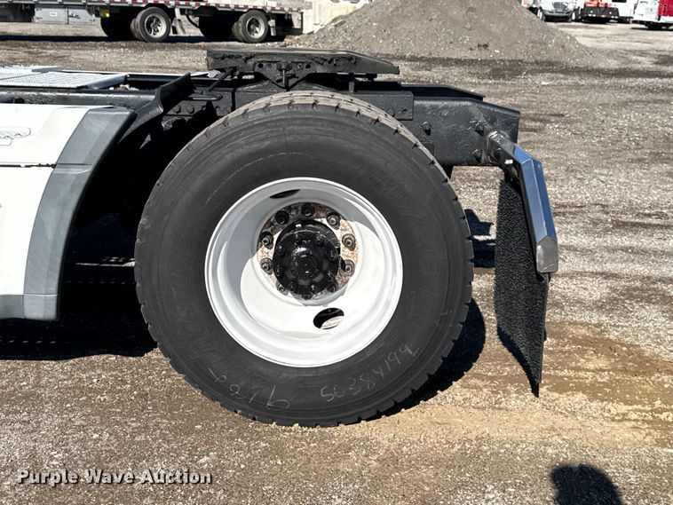 image for item EG1797 2002 Freightliner Century Class semi truck