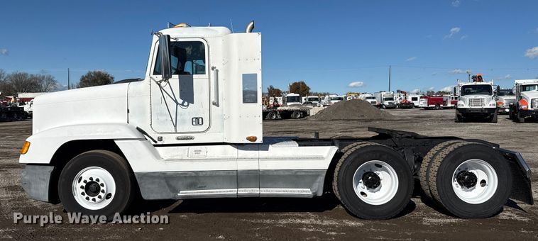 image for item EG1798 2000 Freightliner semi truck