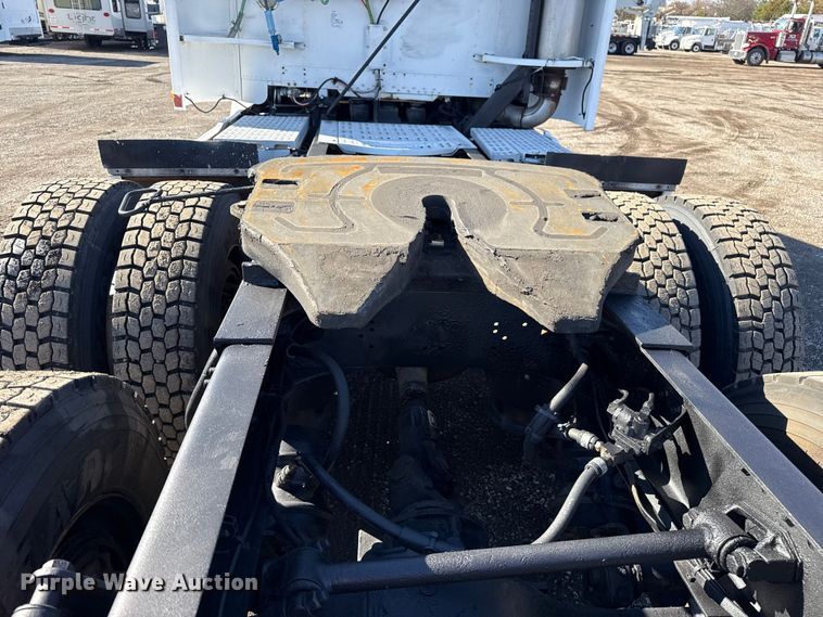 image for item EG1798 2000 Freightliner semi truck