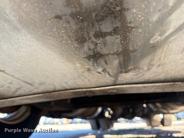 image for item EG1798 2000 Freightliner semi truck