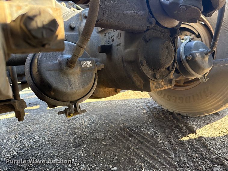 image for item EG1798 2000 Freightliner semi truck