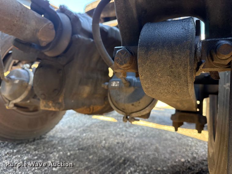 image for item EG1798 2000 Freightliner semi truck