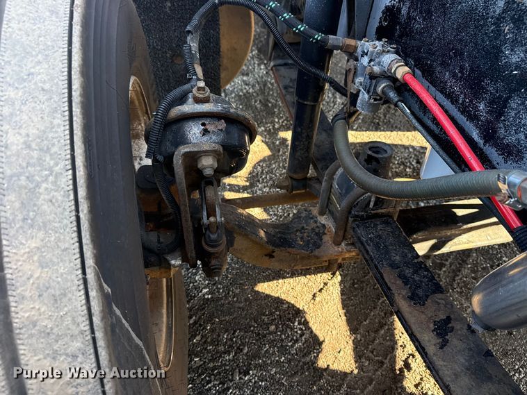 image for item EG1798 2000 Freightliner semi truck