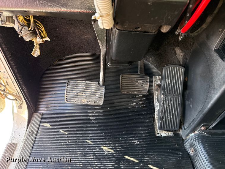 image for item EG1798 2000 Freightliner semi truck