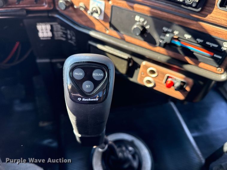 image for item EG1798 2000 Freightliner semi truck