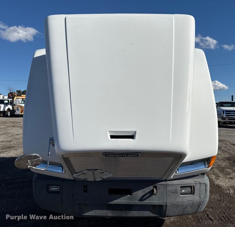 image for item EG1798 2000 Freightliner semi truck