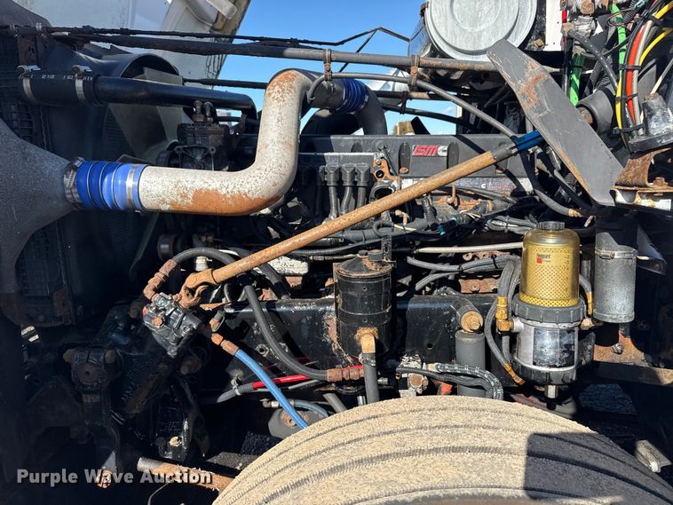 image for item EG1798 2000 Freightliner semi truck