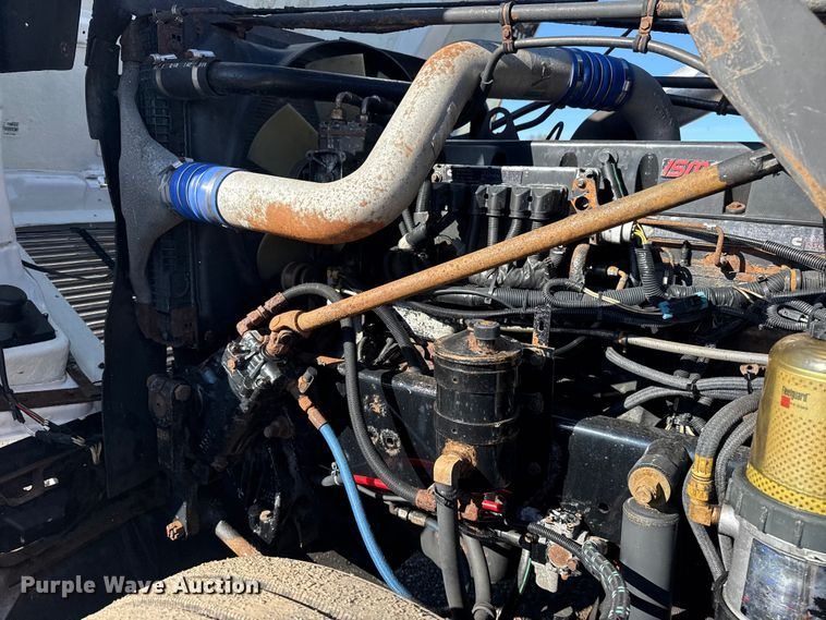 image for item EG1798 2000 Freightliner semi truck