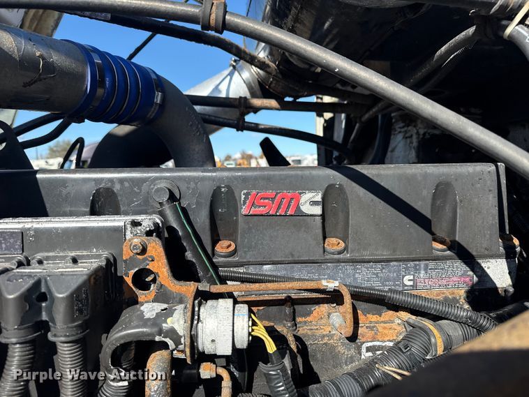 image for item EG1798 2000 Freightliner semi truck