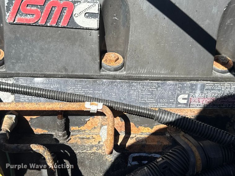 image for item EG1798 2000 Freightliner semi truck