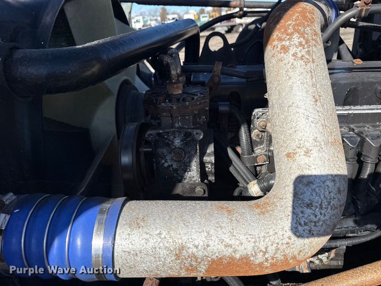 image for item EG1798 2000 Freightliner semi truck