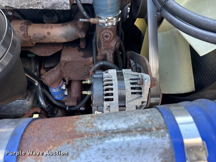 image for item EG1798 2000 Freightliner semi truck