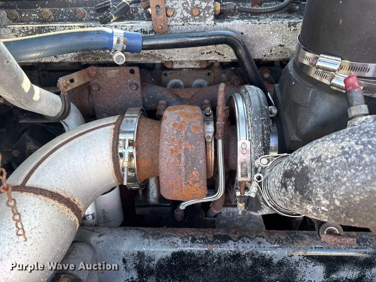 image for item EG1798 2000 Freightliner semi truck