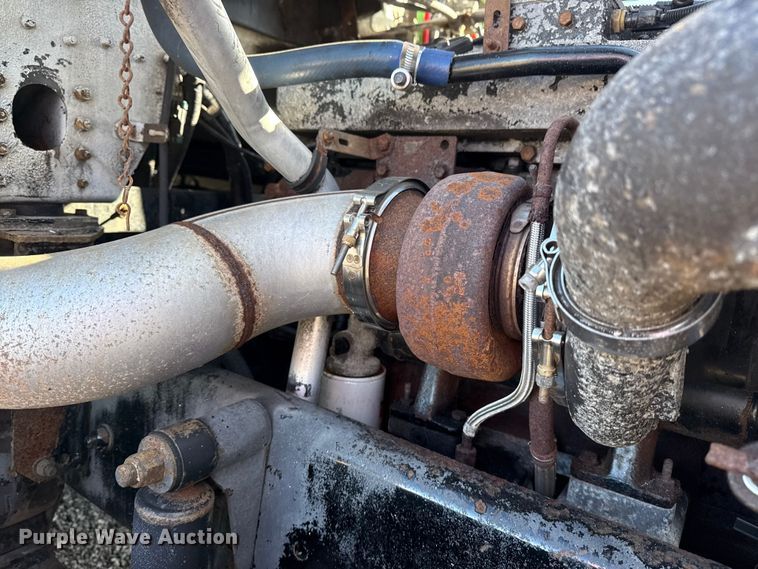 image for item EG1798 2000 Freightliner semi truck