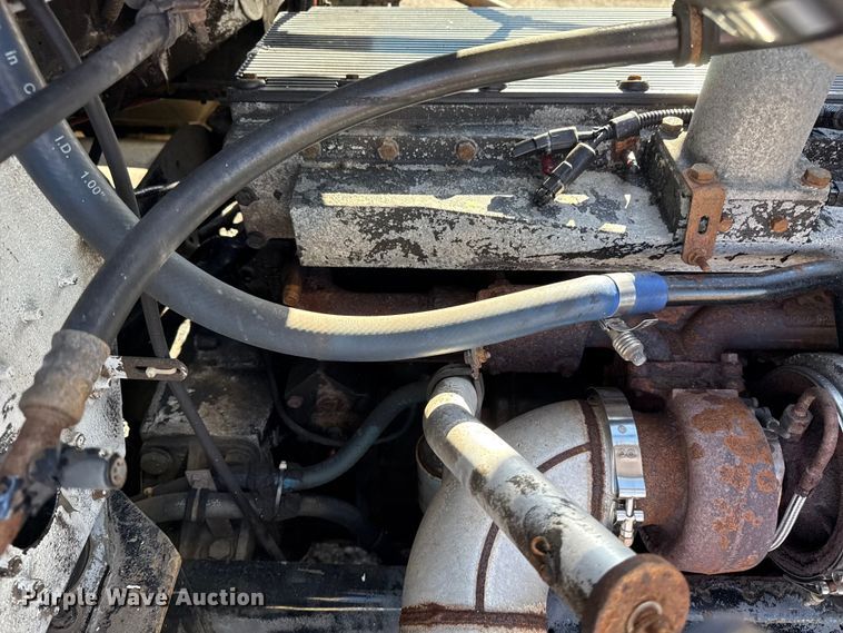 image for item EG1798 2000 Freightliner semi truck