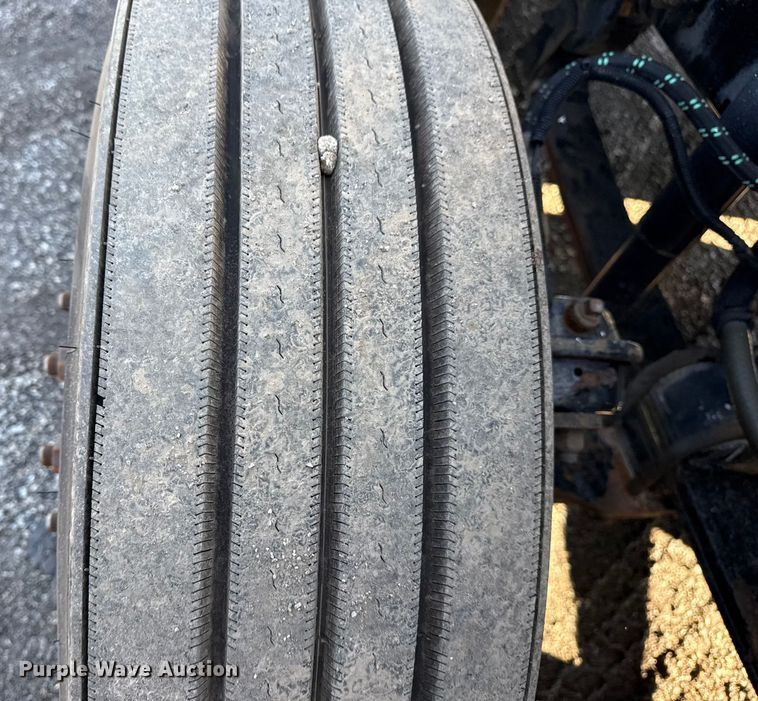 image for item EG1798 2000 Freightliner semi truck