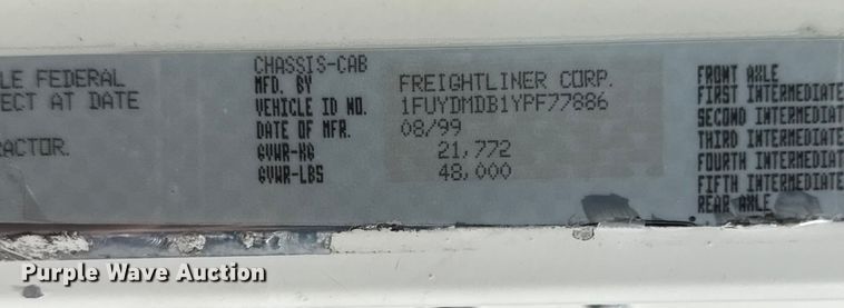 image for item EG1798 2000 Freightliner semi truck