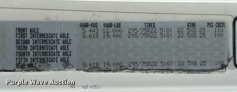 image for item EG1798 2000 Freightliner semi truck