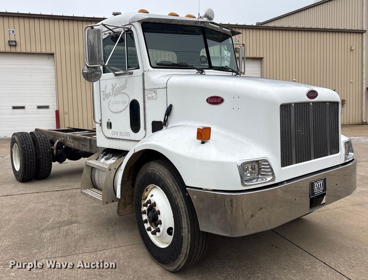 image for item EG8309 2004 Peterbilt 330 truck cab and chassis