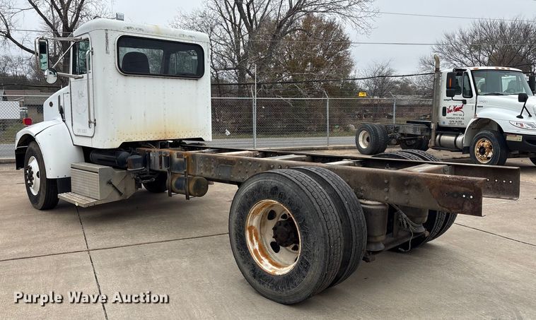 image for item EG8309 2004 Peterbilt 330 truck cab and chassis