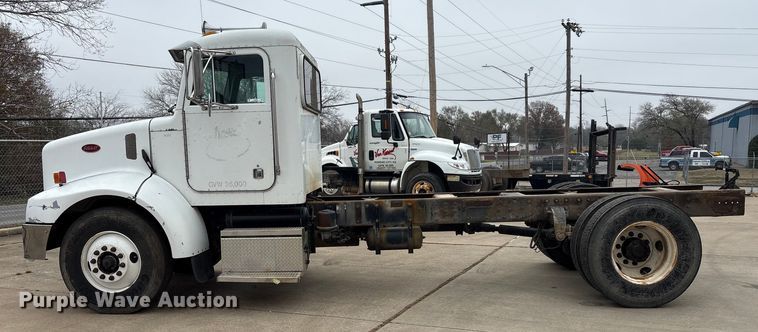 image for item EG8309 2004 Peterbilt 330 truck cab and chassis