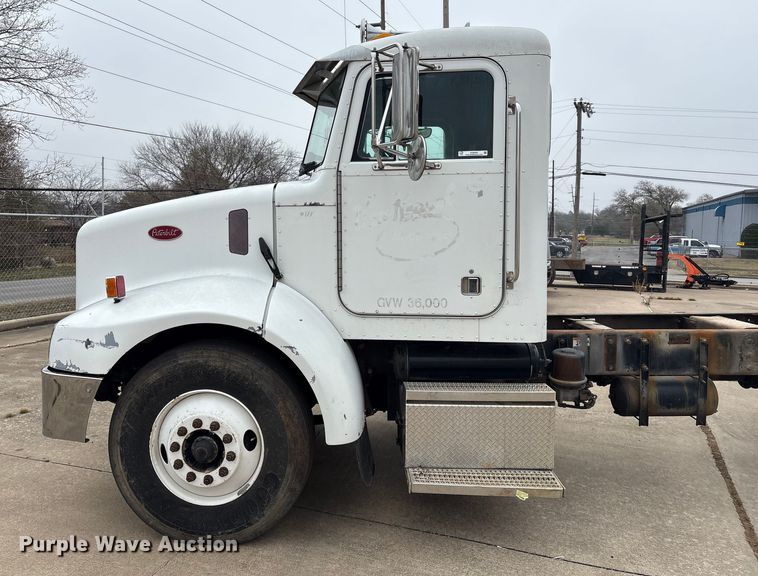 image for item EG8309 2004 Peterbilt 330 truck cab and chassis