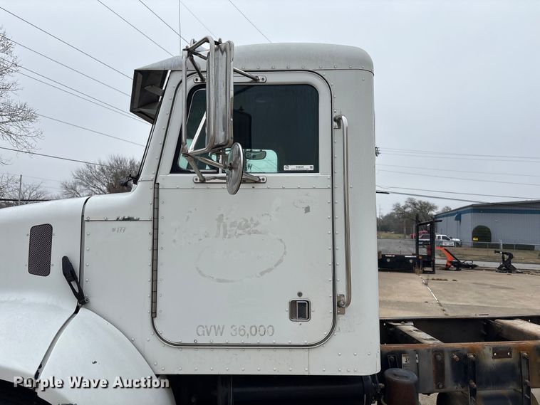 image for item EG8309 2004 Peterbilt 330 truck cab and chassis