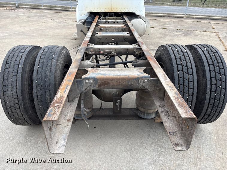 image for item EG8309 2004 Peterbilt 330 truck cab and chassis