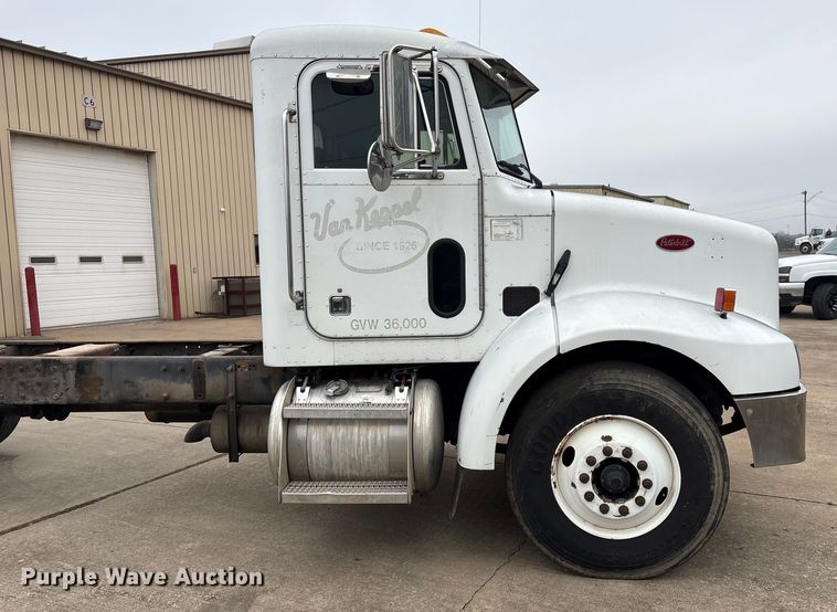 image for item EG8309 2004 Peterbilt 330 truck cab and chassis