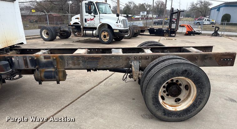 image for item EG8309 2004 Peterbilt 330 truck cab and chassis