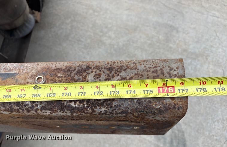 image for item EG8309 2004 Peterbilt 330 truck cab and chassis